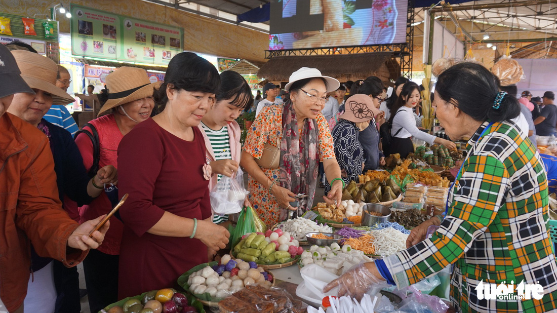 No cái bụng, đã con mắt với hơn 100 loại bánh ở Lễ hội Bánh dân gian Nam Bộ - Ảnh 3.