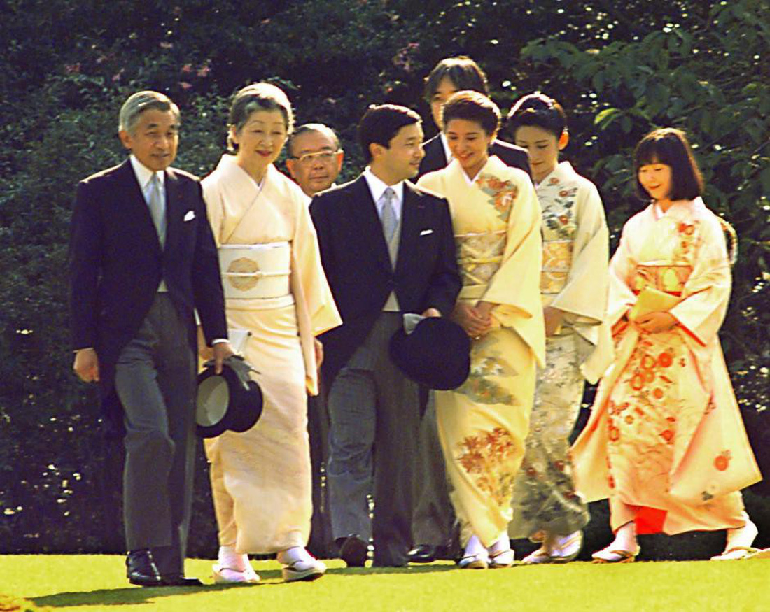 Những hình ảnh ghi dấu cuộc đời Nhật hoàng Akihito - Ảnh 19.