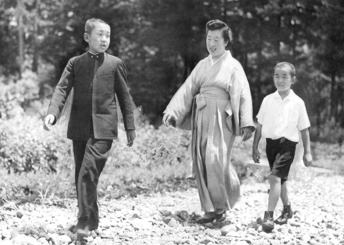 Những hình ảnh ghi dấu cuộc đời Nhật hoàng Akihito - Ảnh 4.
