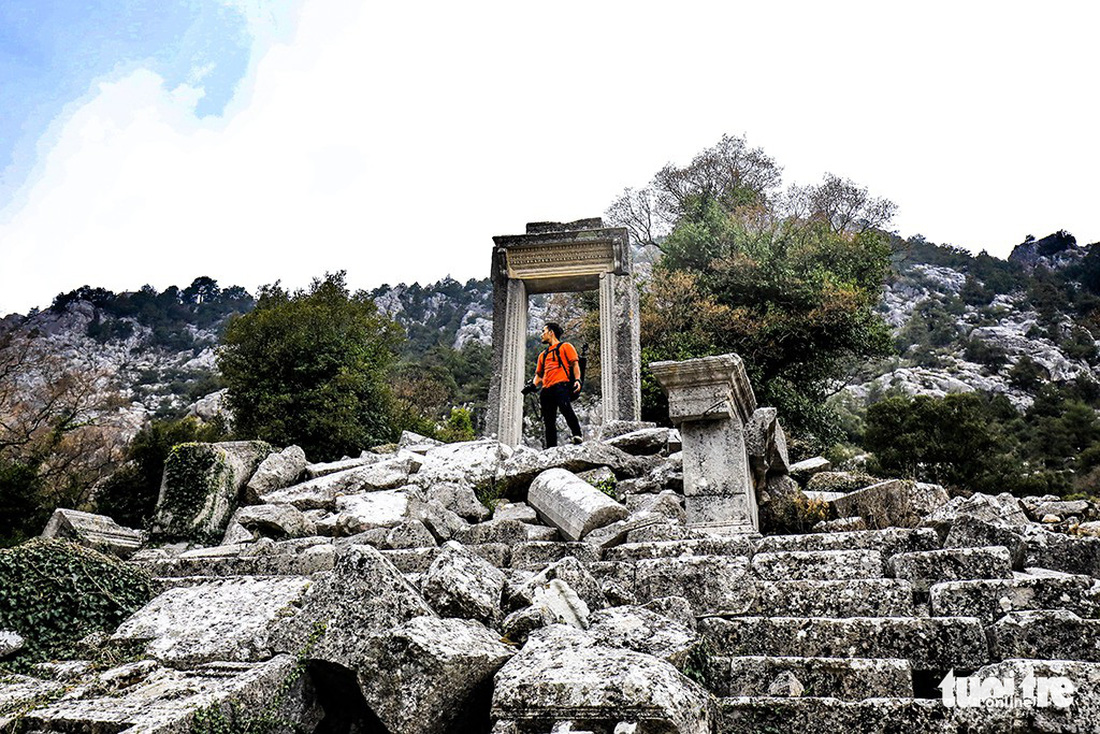 Nghe gió, ngắm mây trên những cổng đá ngàn năm của Termessos - Ảnh 6.