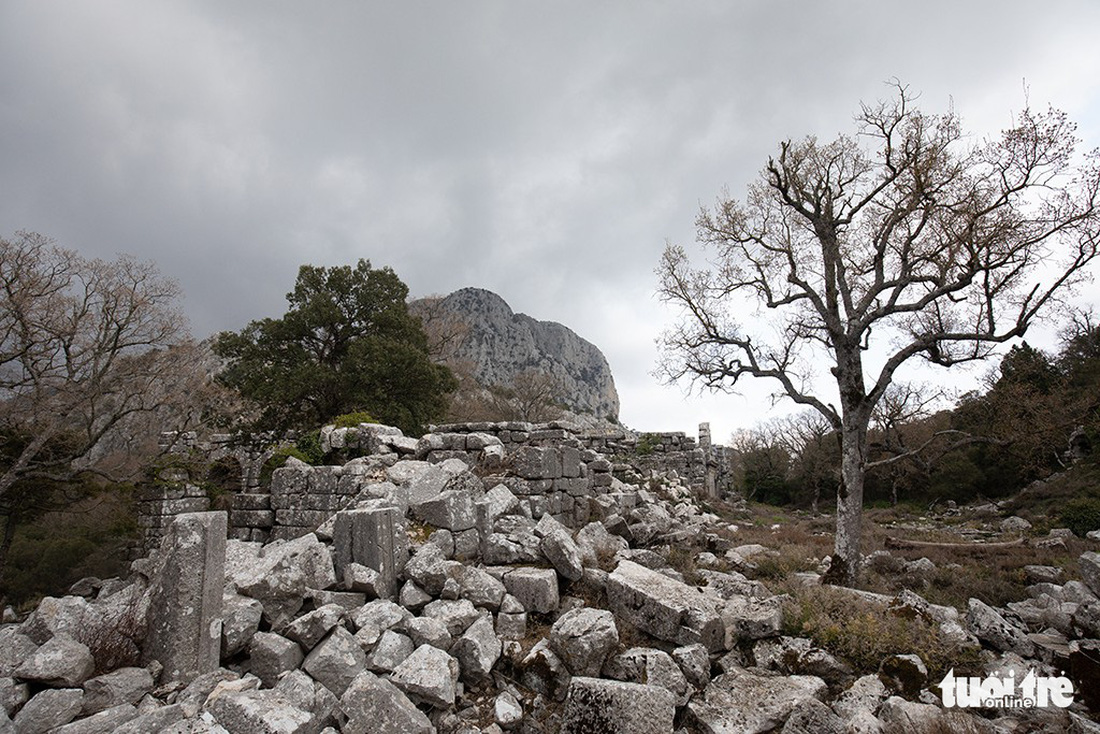 Nghe gió, ngắm mây trên những cổng đá ngàn năm của Termessos - Ảnh 8.