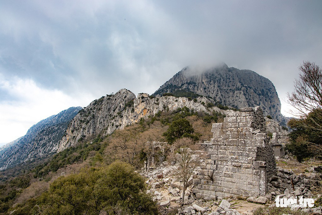 Nghe gió, ngắm mây trên những cổng đá ngàn năm của Termessos - Ảnh 7.