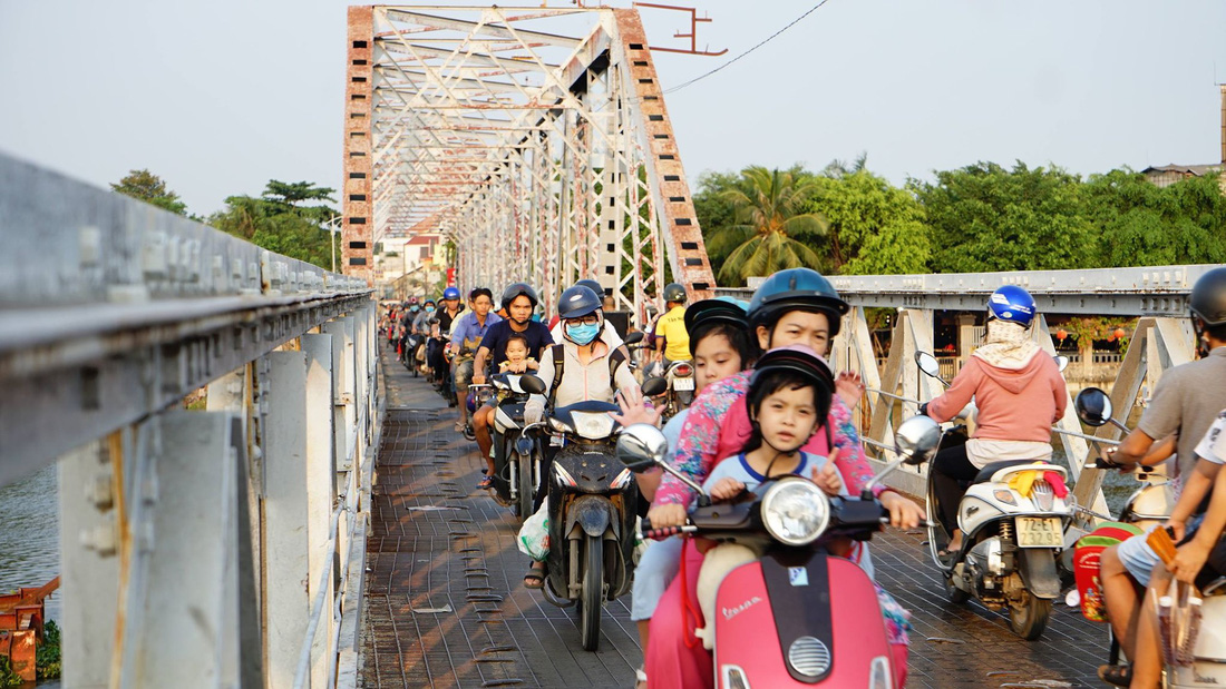 100 năm cầu sắt Phú Long - Ảnh 1.