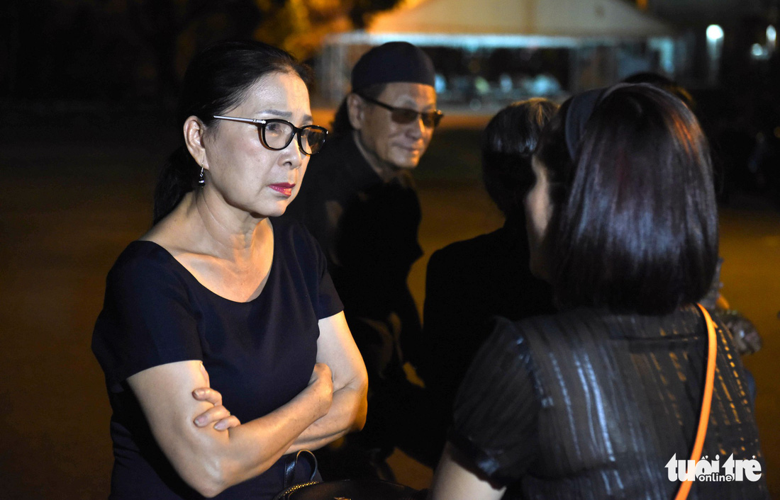 Đồng nghiệp khóc nghẹn trong đám tang nghệ sĩ Lê Bình - Ảnh 12.