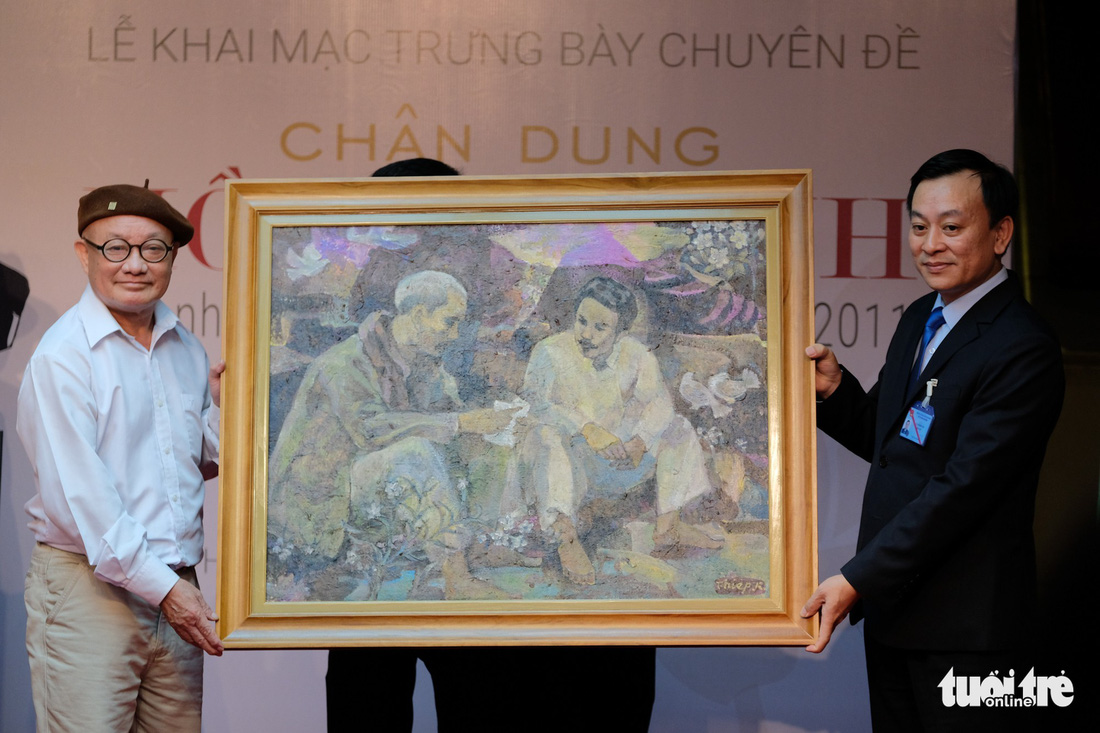 Triển lãm chân dung Hồ Chí Minh từ tranh cổ động - Ảnh 2.
