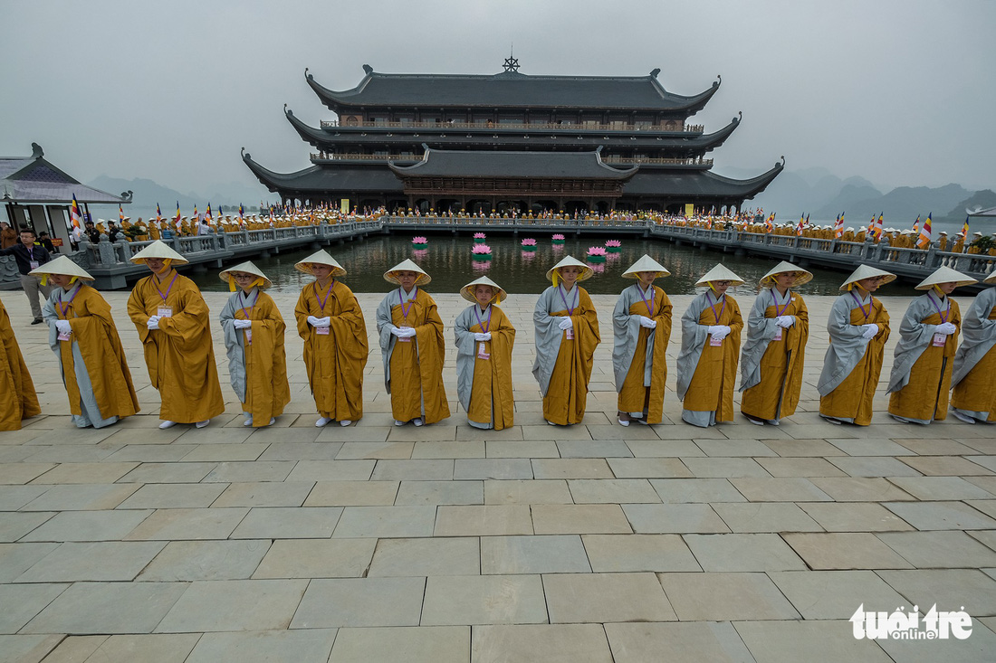 Hơn 400 xe hoa đi từ chùa Bầu đến chùa Tam Chúc mừng Đại lễ Vesak 2019 - Ảnh 6.