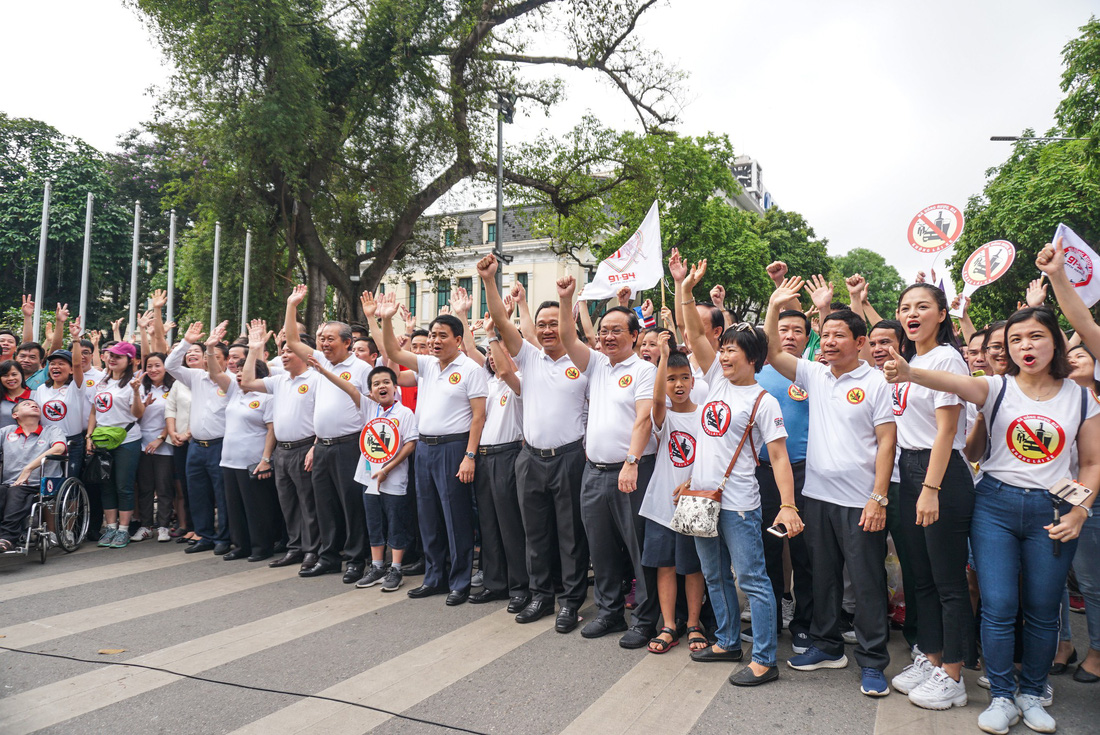 Hàng ngàn người đi bộ cho thông điệp Đã uống rượu bia không lái xe - Ảnh 4.