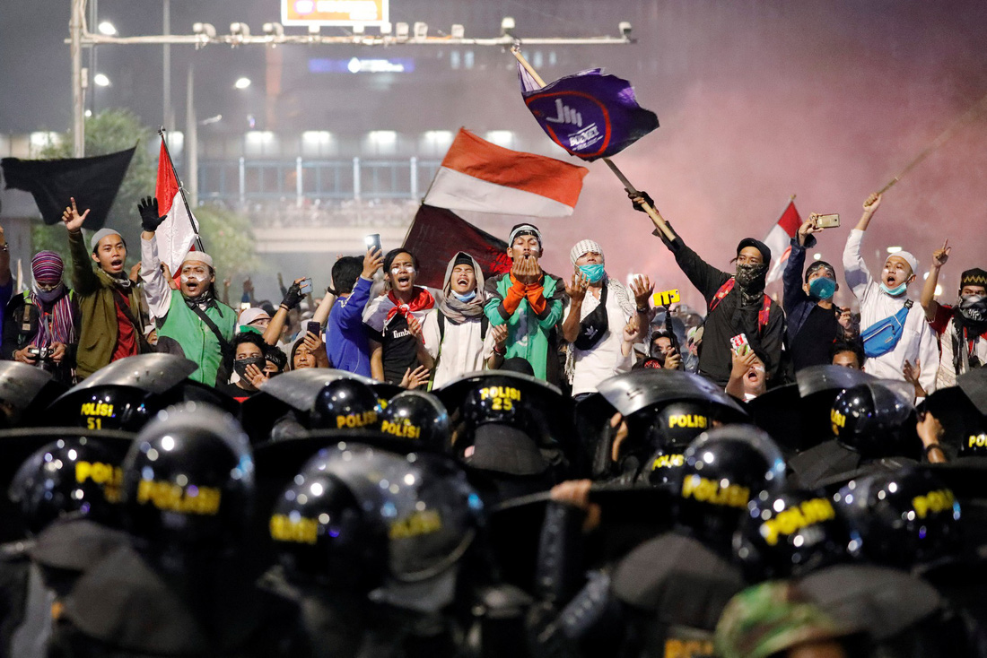 Chính quyền Indonesia: Nhóm biểu tình bạo loạn là ‘lưu manh được trả tiền’ - Ảnh 5.
