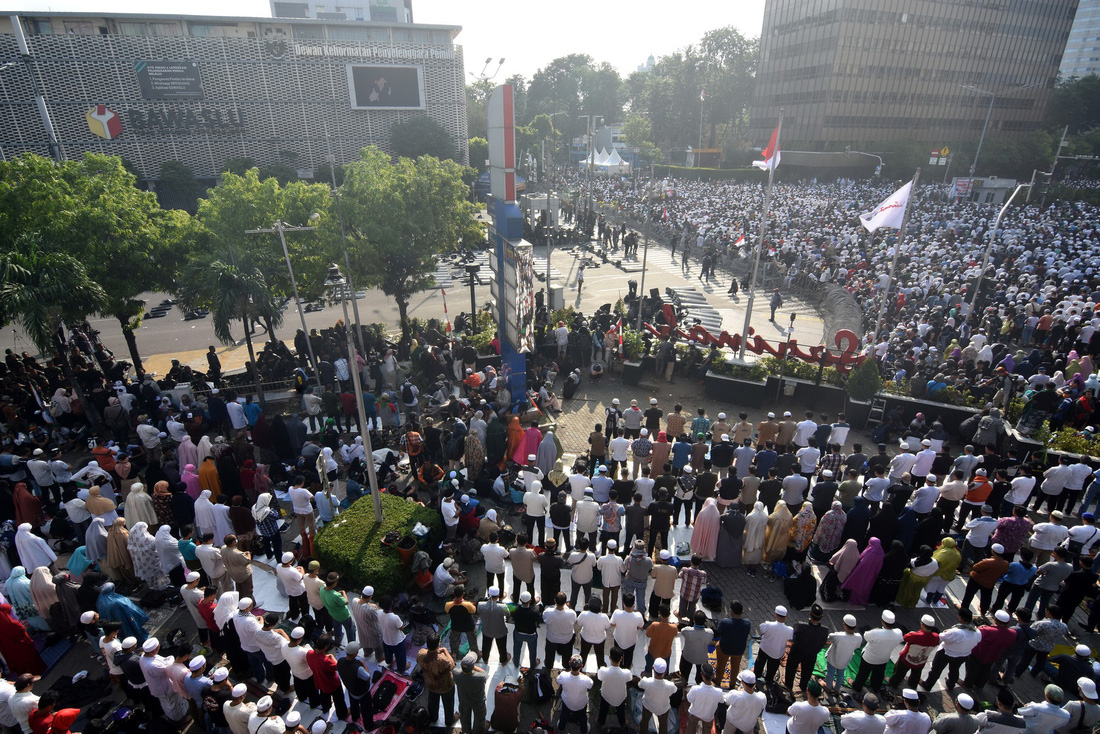 Chính quyền Indonesia: Nhóm biểu tình bạo loạn là ‘lưu manh được trả tiền’ - Ảnh 6.