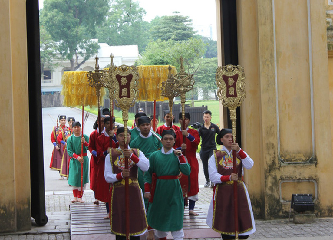 Tết Đoan Ngọ - Tết kì lạ nhất của người Việt qua tranh, tư liệu của tác giả Pháp - Ảnh 4.