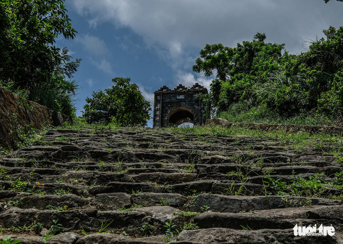 Lên đỉnh đèo Ngang khám phá ‘cổng trời’ bị lãng quên - Ảnh 5.