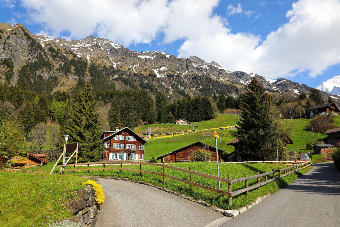 Ngôi làng bình yên ở Thụy Sĩ không có xe hơi - Ảnh 3.