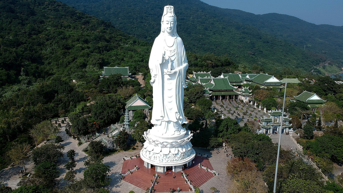 CNN chọn ảnh tượng Phật ở Đà Nẵng vào top 50 ảnh du lịch đẹp - Ảnh 2.
