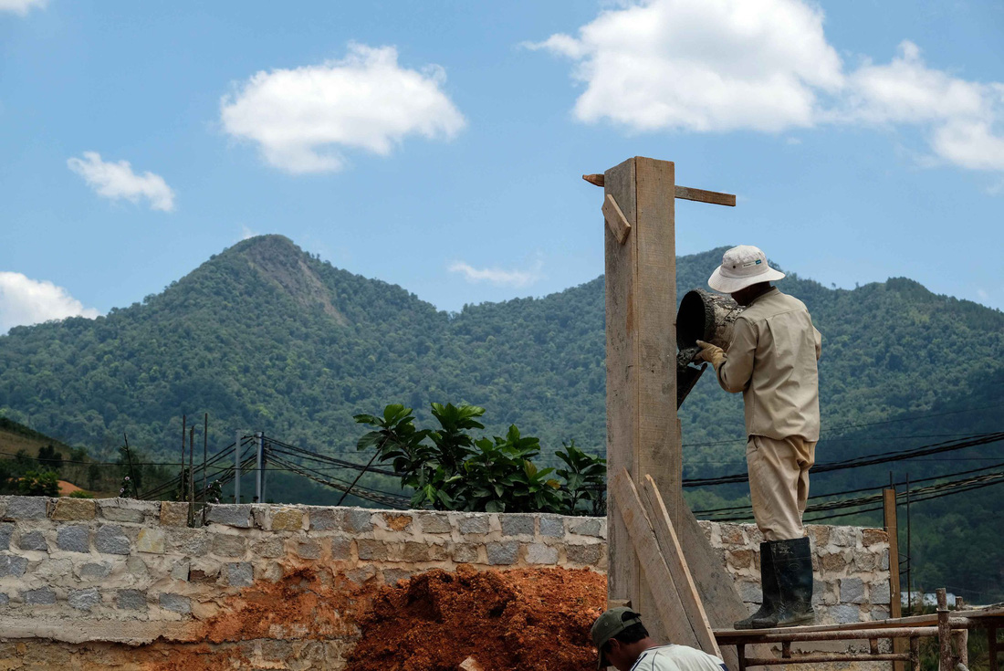 Gọt trọc núi thiêng Langbiang - Ảnh 2.