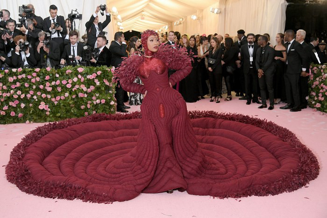 Những bộ cánh khiến người xem sốc nặng tại Met Gala 2019 - Ảnh 10.