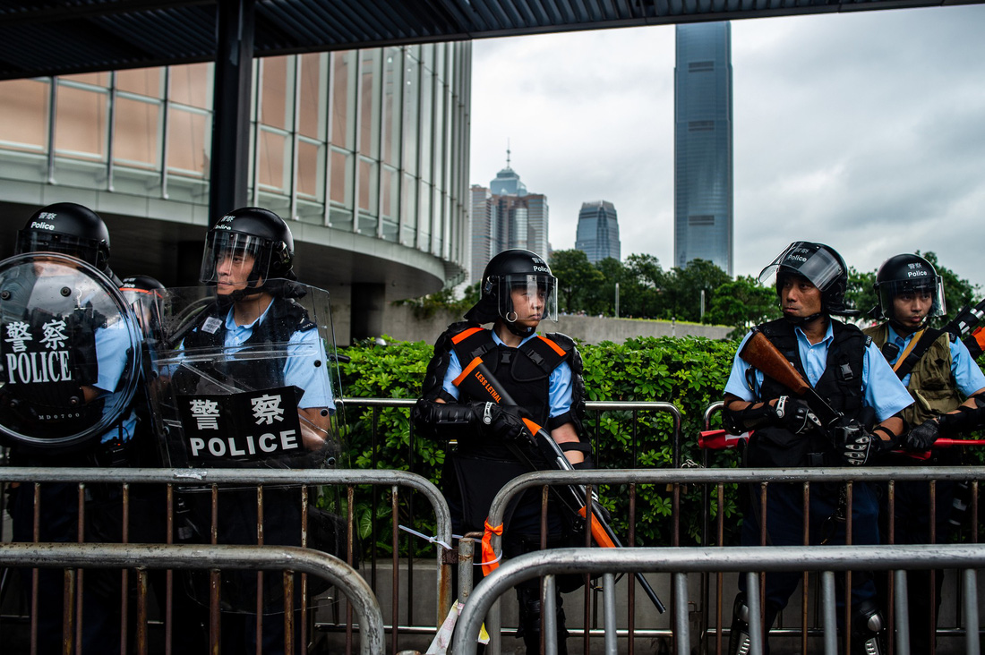 Cảnh sát Hong Kong vất vả kiểm soát biểu tình ra sao? - Ảnh 10.