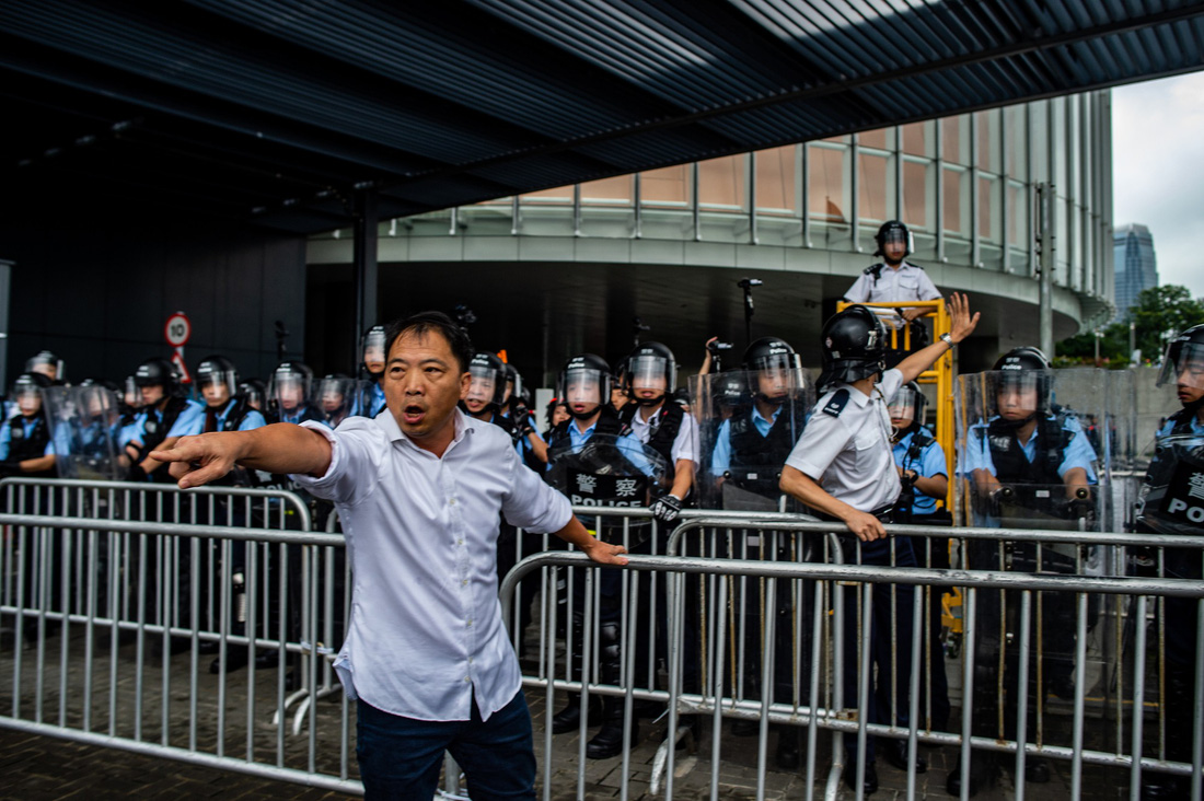 Cảnh sát Hong Kong vất vả kiểm soát biểu tình ra sao? - Ảnh 5.