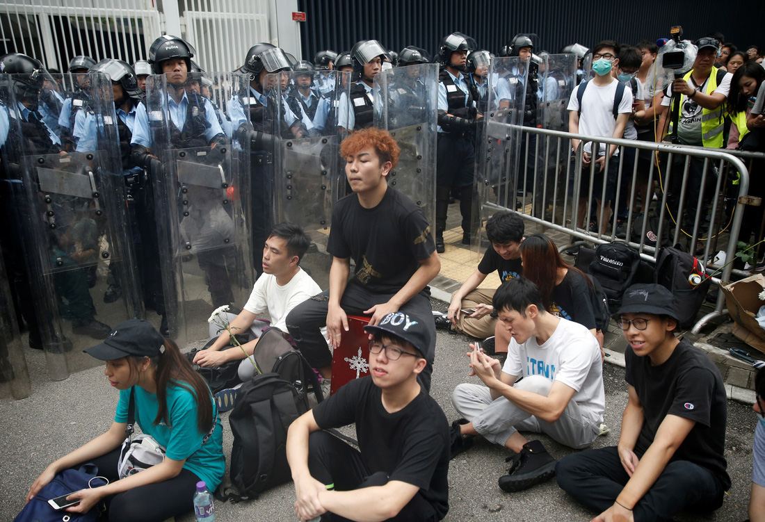 Cảnh sát Hong Kong vất vả kiểm soát biểu tình ra sao? - Ảnh 9.