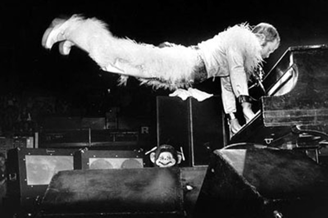 Rocketman - lời tự thú của Elton John - Ảnh 2.