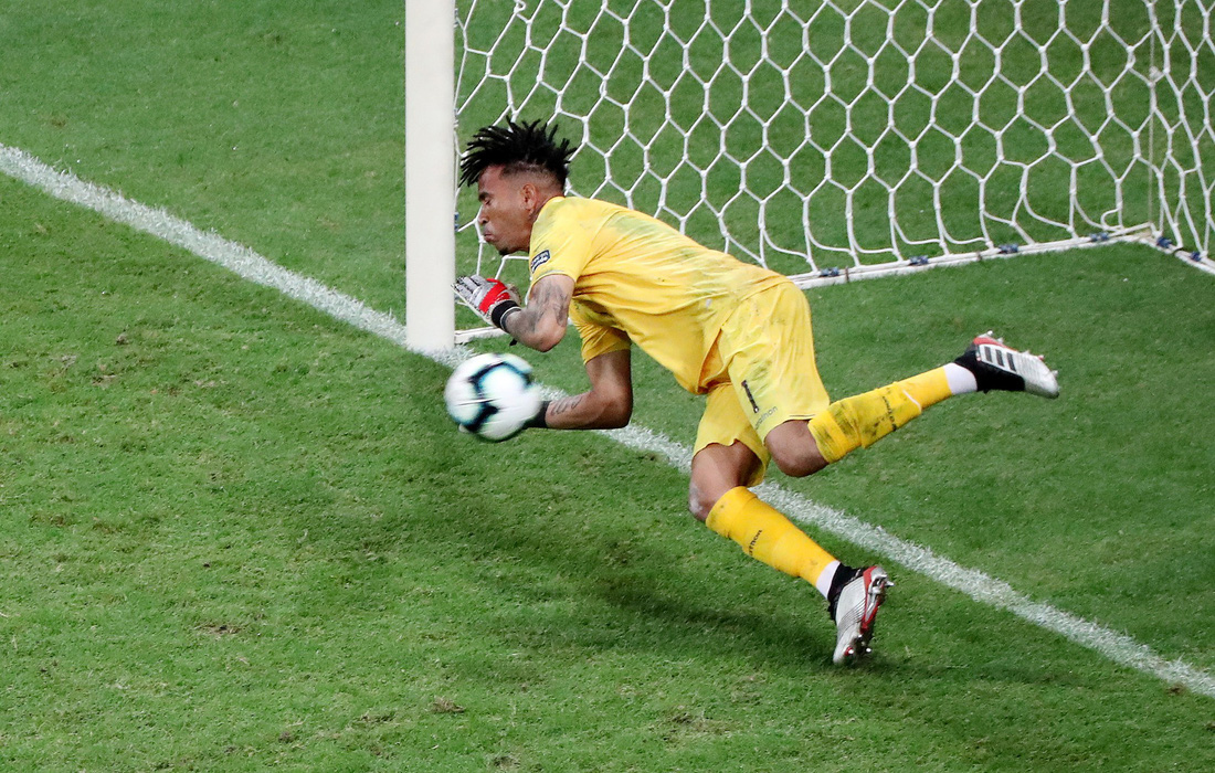 Suarez sụp đổ sau khi đá hỏng luân lưu khiến Uruguay bị loại - Ảnh 2.