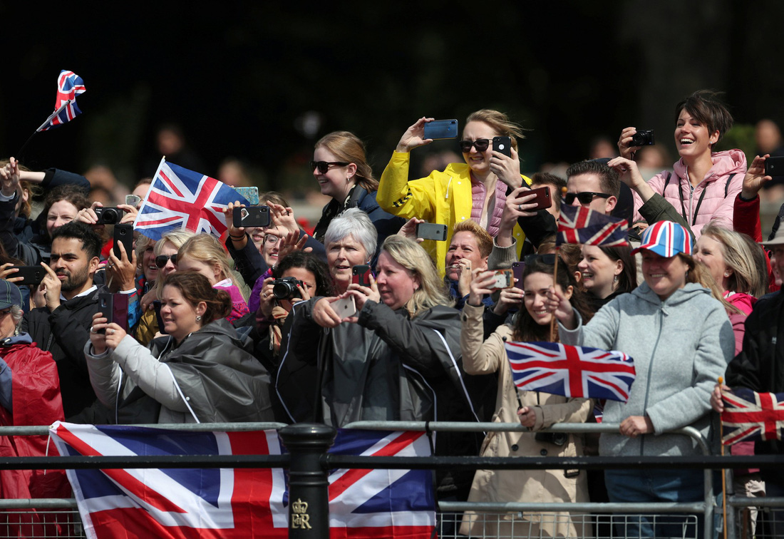 Xem hình ảnh hoành tráng lễ diễu hành mừng sinh nhật Nữ hoàng Anh - Ảnh 3.