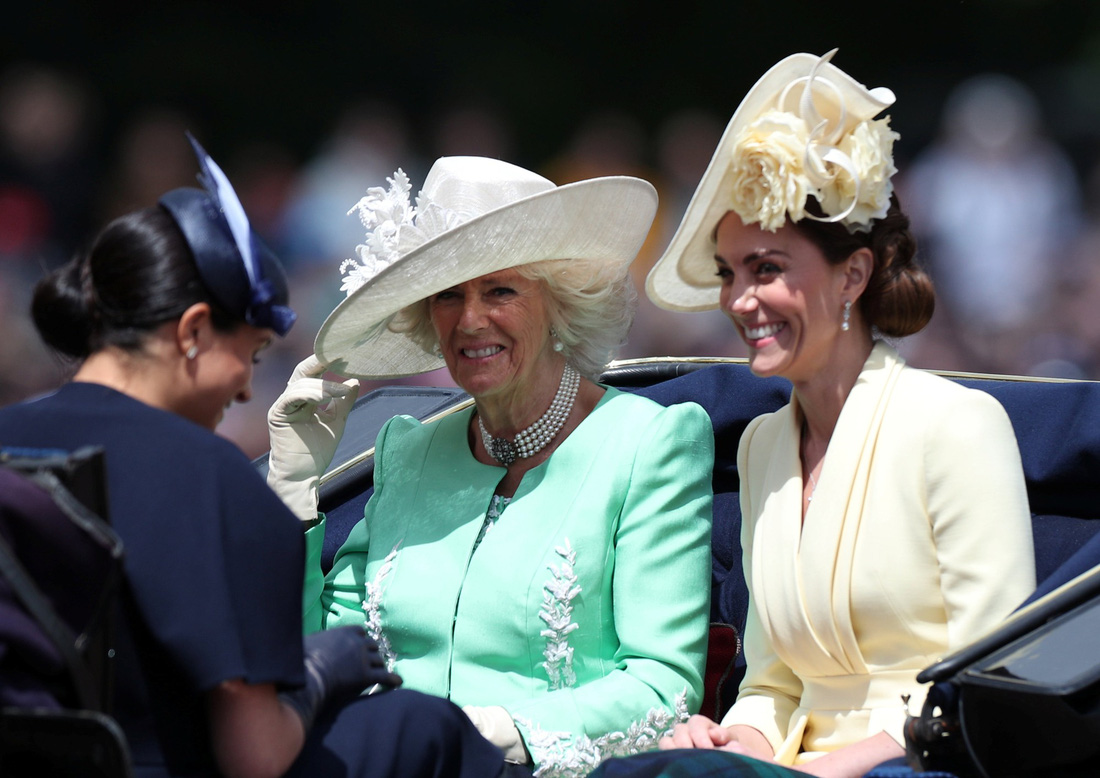 Xem hình ảnh hoành tráng lễ diễu hành mừng sinh nhật Nữ hoàng Anh - Ảnh 7.
