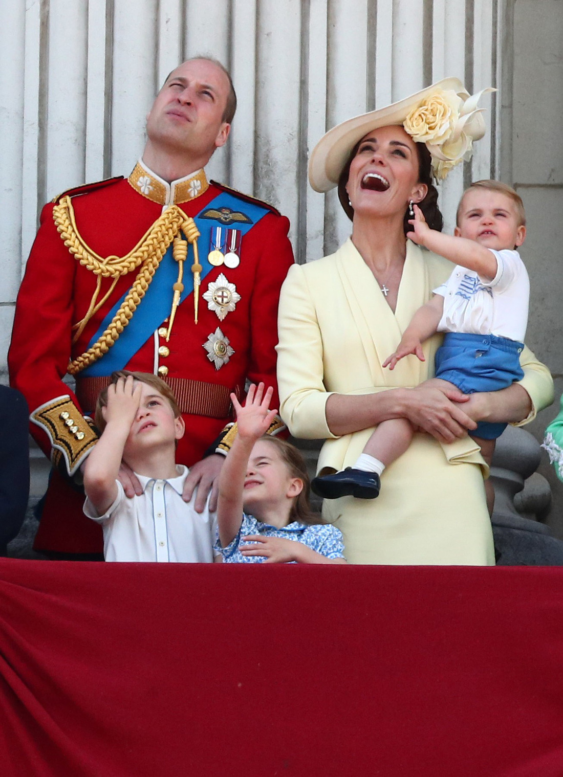 Xem hình ảnh hoành tráng lễ diễu hành mừng sinh nhật Nữ hoàng Anh - Ảnh 11.