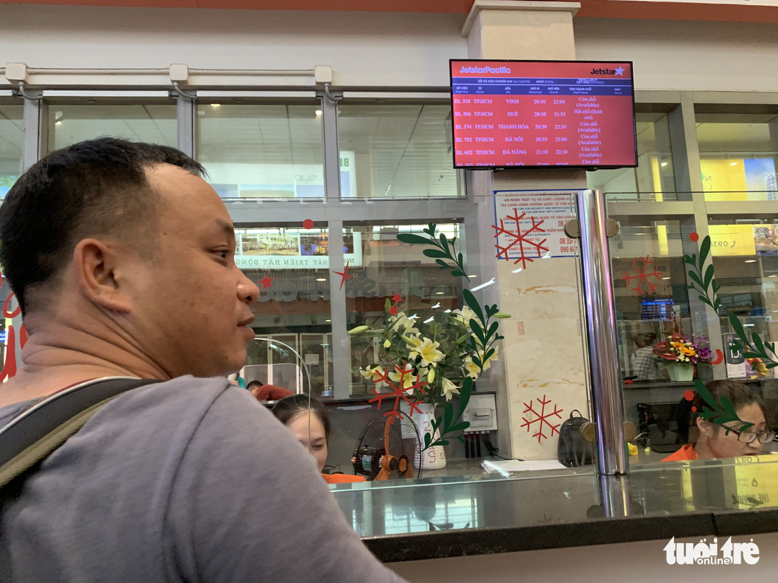 Ngưng phát thanh thông tin chuyến bay ở Tân Sơn Nhất - Ảnh 1.