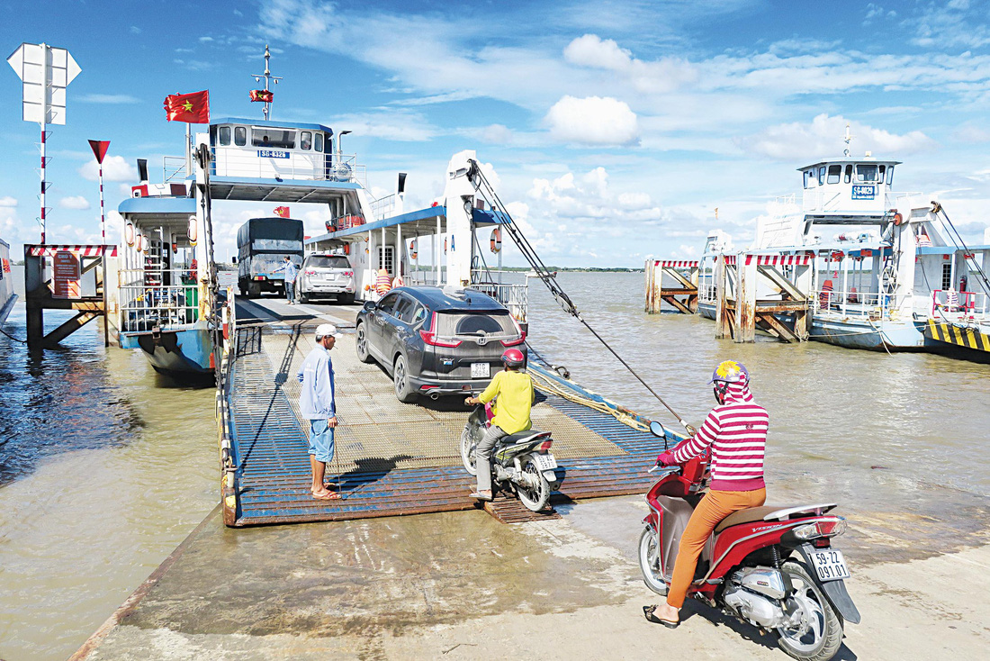 Sài Gòn và những chuyến phà chở bao chuyện đời - Ảnh 1.