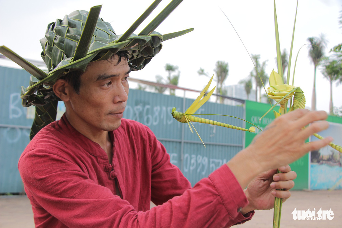 Nghề... xỏ lá giữa Hà thành - Ảnh 2.