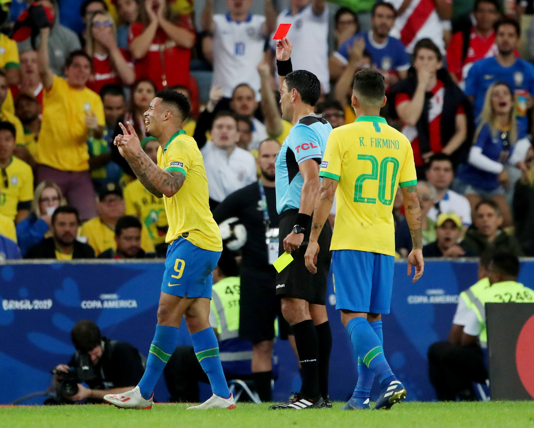 Tuyển Brazil tưng bừng mừng ngôi vương ở Copa America 2019 - Ảnh 4.