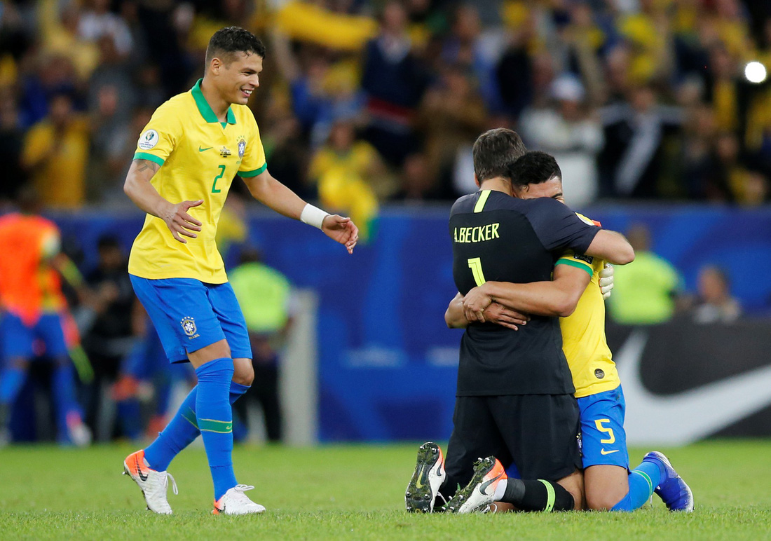 Tuyển Brazil tưng bừng mừng ngôi vương ở Copa America 2019 - Ảnh 7.