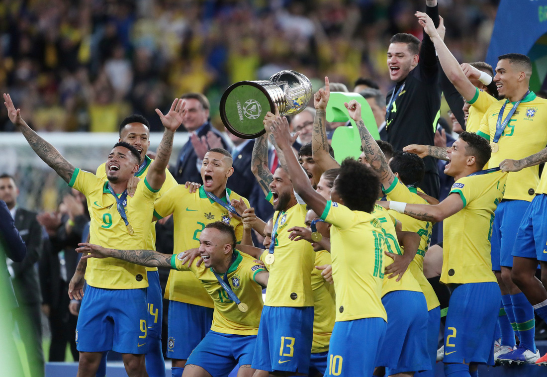 Tuyển Brazil tưng bừng mừng ngôi vương ở Copa America 2019 - Ảnh 9.