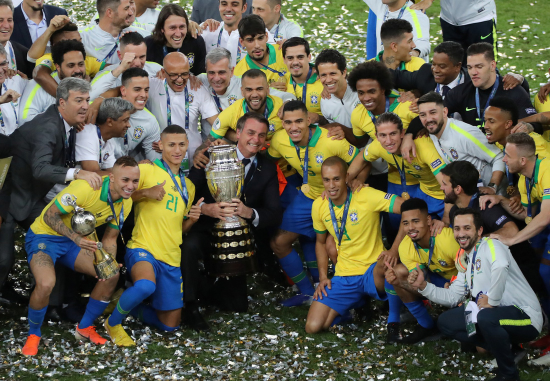 Tuyển Brazil tưng bừng mừng ngôi vương ở Copa America 2019 - Ảnh 11.