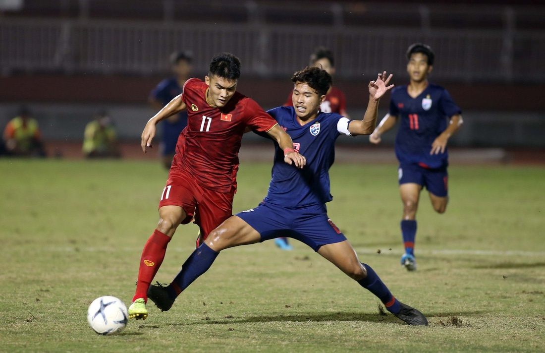 Những pha va chạm nảy lửa giữa U18 Việt Nam và Thái Lan - Ảnh 9.