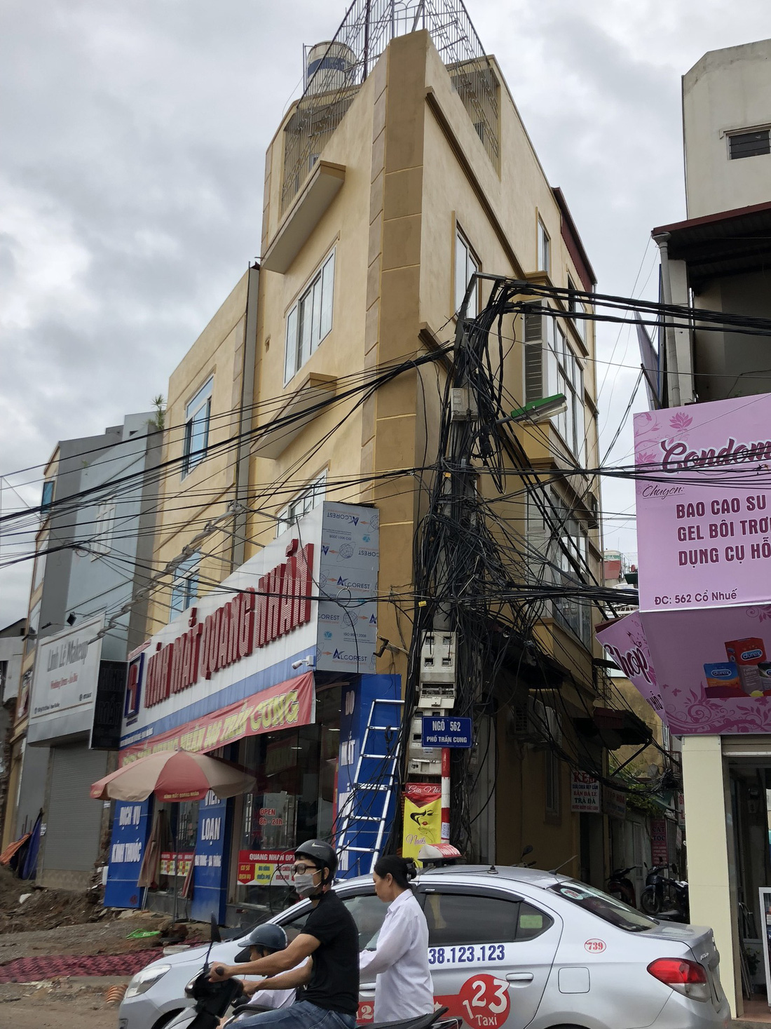 Những ngôi nhà kì dị chỉ có ở phố Phạm Văn Đồng - Ảnh 5.
