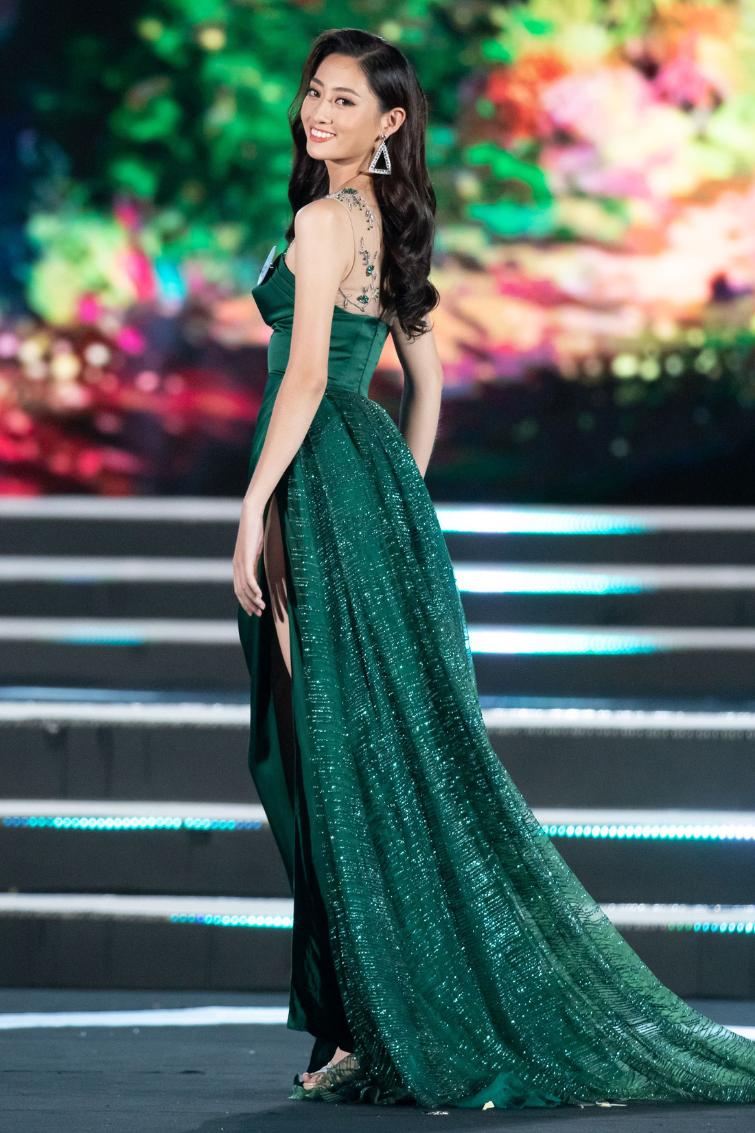 Hoa hậu Thế giới Việt Nam 2019 gọi tên nữ sinh Ngoại thương Hà Nội - Ảnh 2.