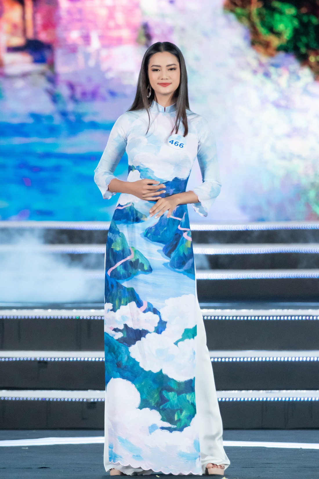 Bộ sưu tập áo dài đèo Hải Vân giúp Lương Thùy Linh đăng quang - Ảnh 9.