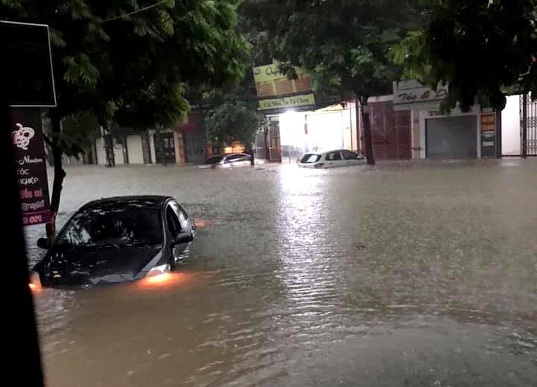 Hàng loạt ôtô ngâm trong biển nước ở Thái Nguyên - Ảnh 3.