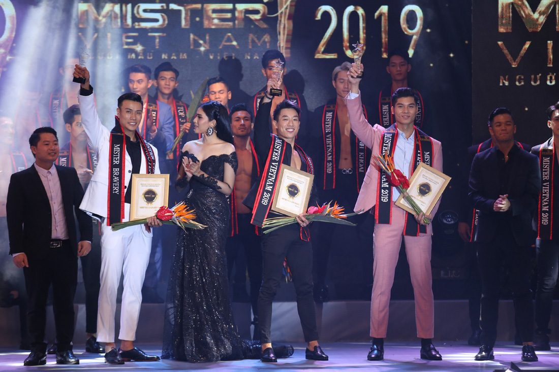 Quán quân Mister Việt Nam 2019 trị giá 1 tỉ đồng chia cho 2 người mẫu - Ảnh 10.