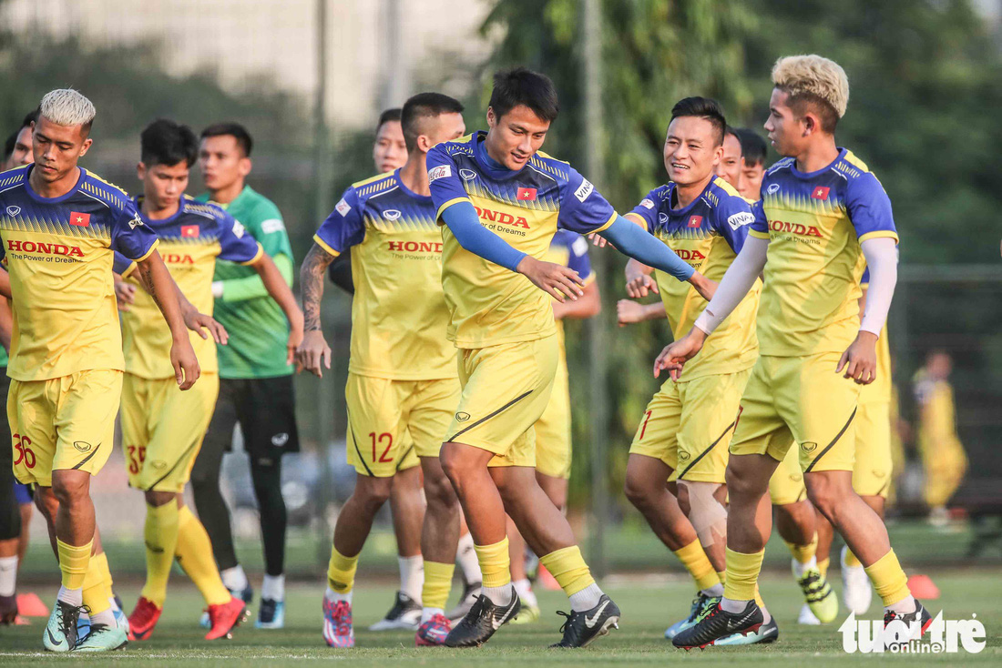 Xem tuyển Việt Nam sảng khoái trong buổi tập đầu tiên chờ đấu Malaysia - Ảnh 6.