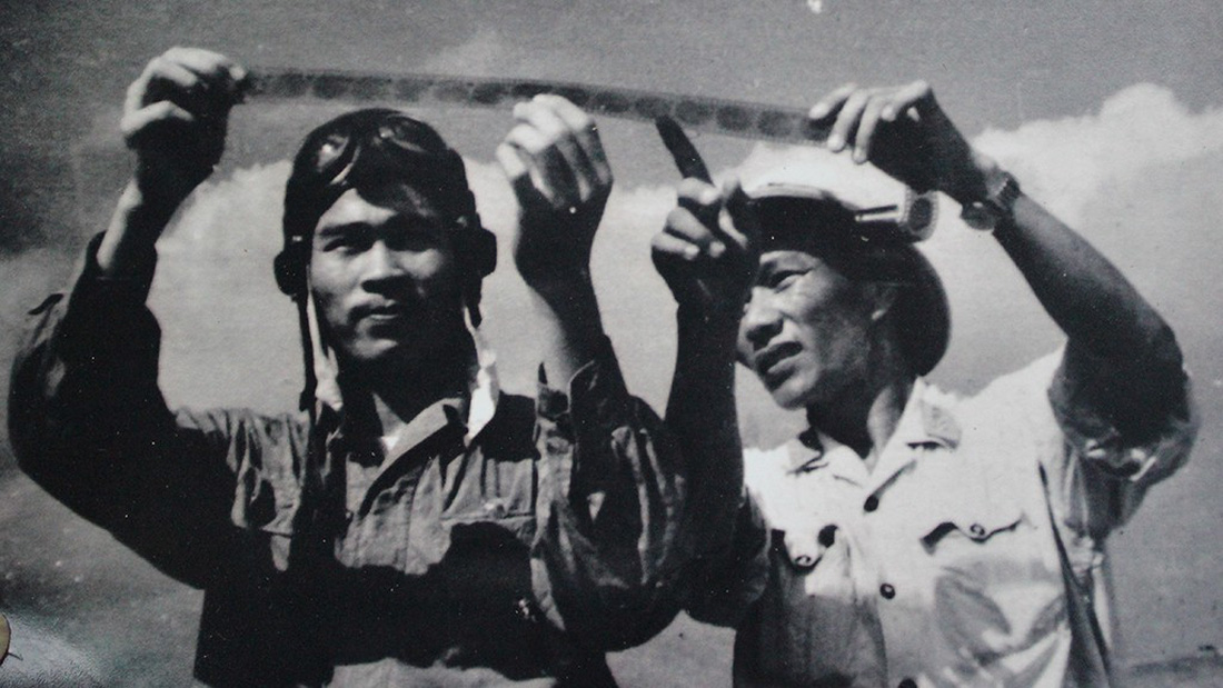 Những huyền thoại của phi công anh hùng mọi thời đại Nguyễn Văn Bảy - Ảnh 3.
