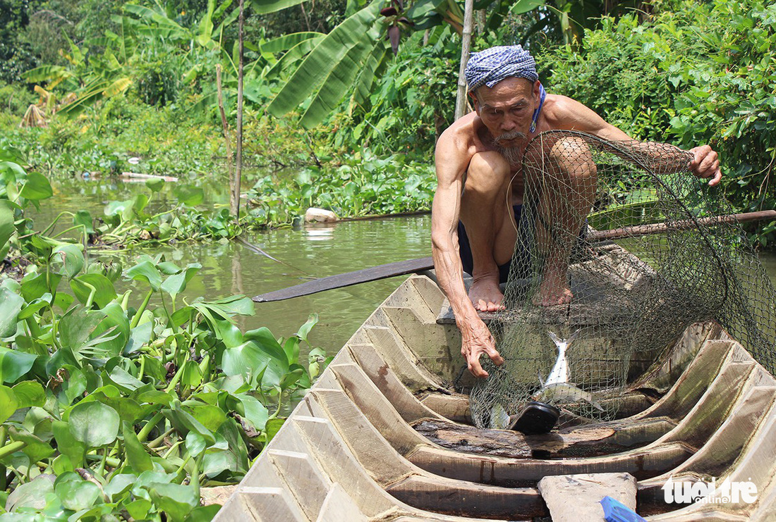 Những huyền thoại của phi công anh hùng mọi thời đại Nguyễn Văn Bảy - Ảnh 1.