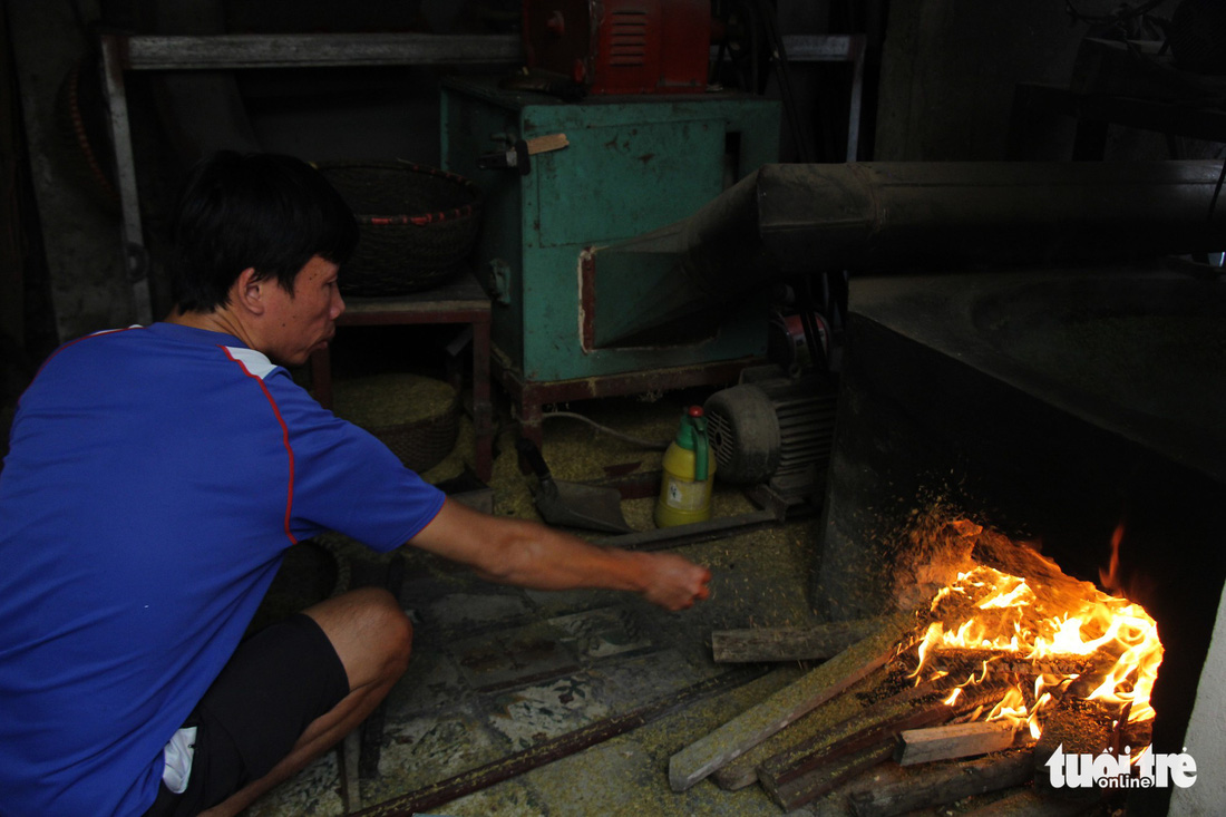 Mẹ truyền con nối giữ gìn tiếng tăm hương cốm làng Vòng - Ảnh 8.