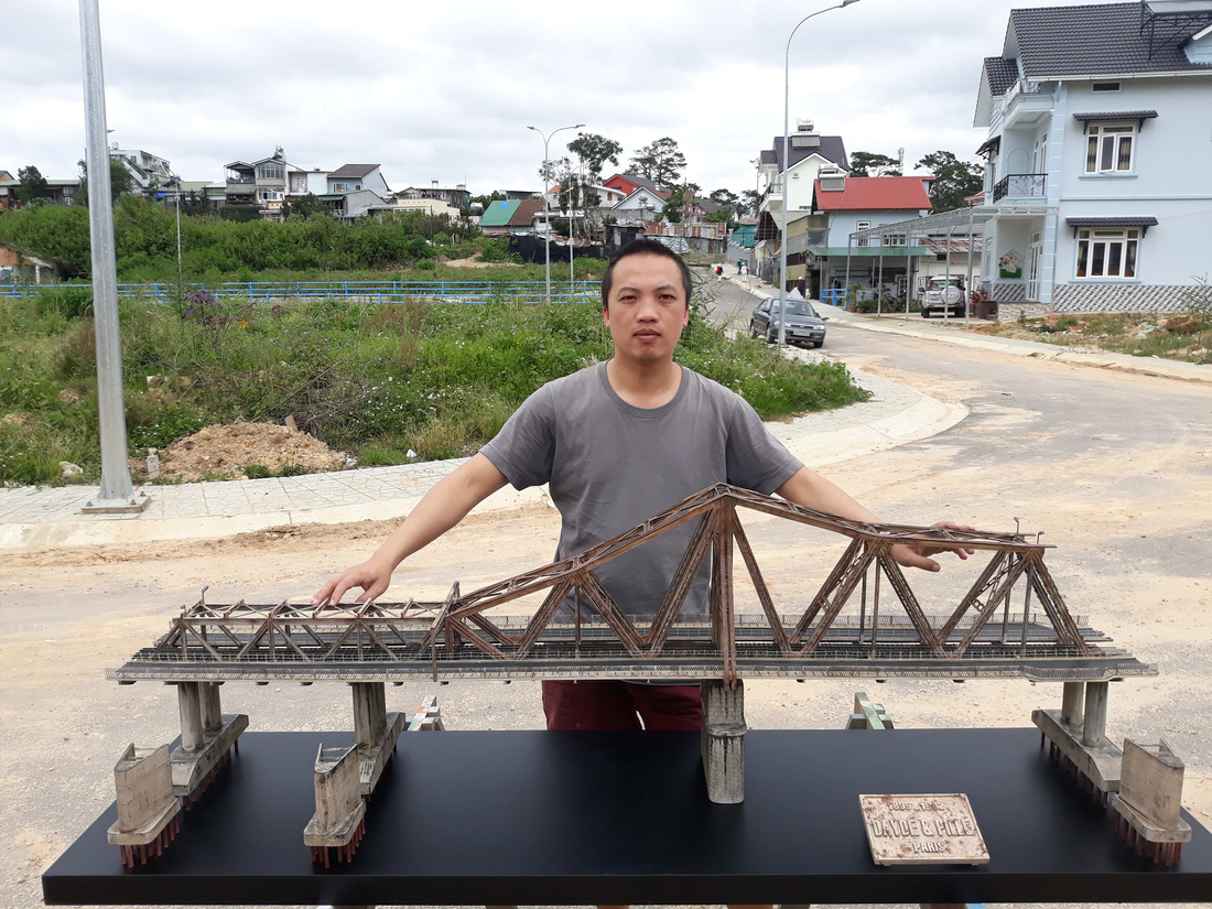 Chưa từng đến Hà Nội, 8X Đà Lạt làm mô hình cầu Long Biên như thật - Ảnh 1.