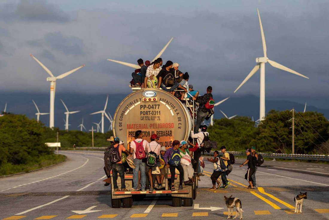 Bộ ảnh ‘Đoàn người di cư’ thắng giải Ảnh báo chí Quốc tế - Ảnh 6.