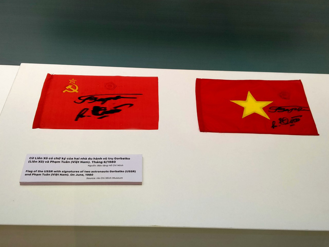 Khai mạc trưng bày Tự hào 90 năm Đảng Cộng sản Việt Nam - Ảnh 5.