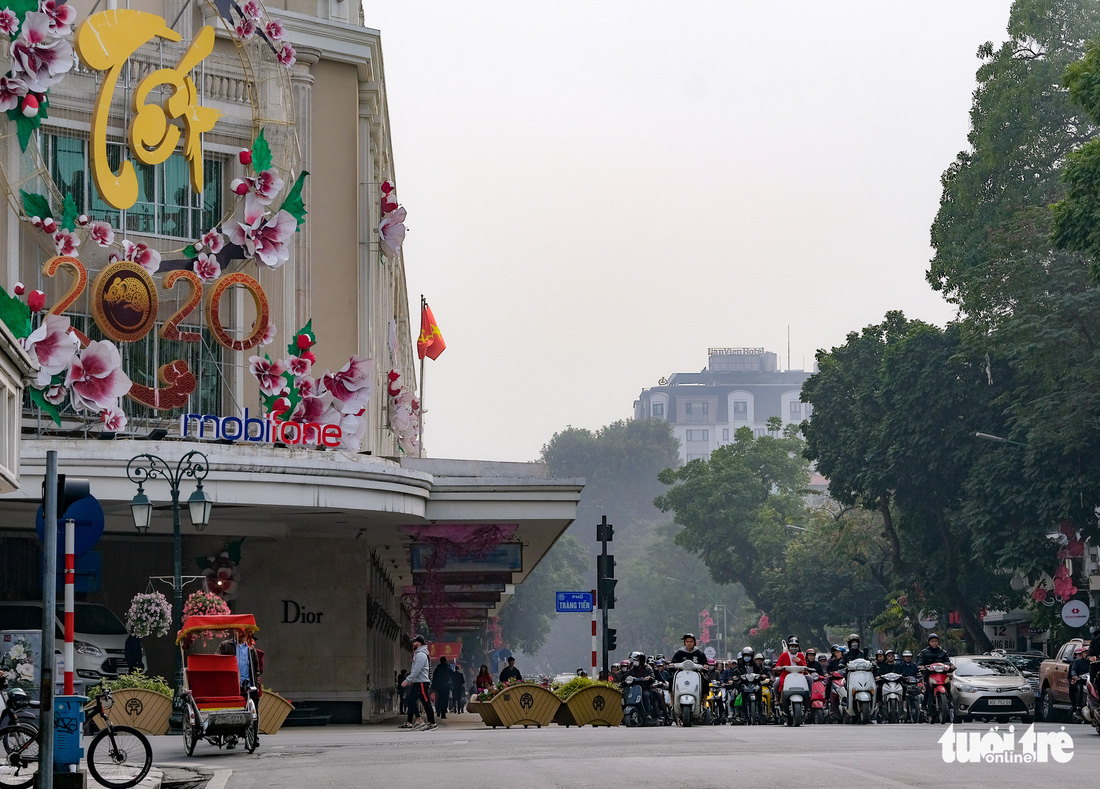 Tết Nguyên đán Canh Tý: Hà Nội chuột vàng, chuột đỏ khắp nơi - Ảnh 9.