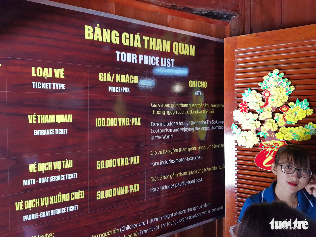Khách đi cầu Tre dài nhất Việt Nam 10km, mỏi chân thì ăn buffet bánh tét, bánh bò - Ảnh 3.