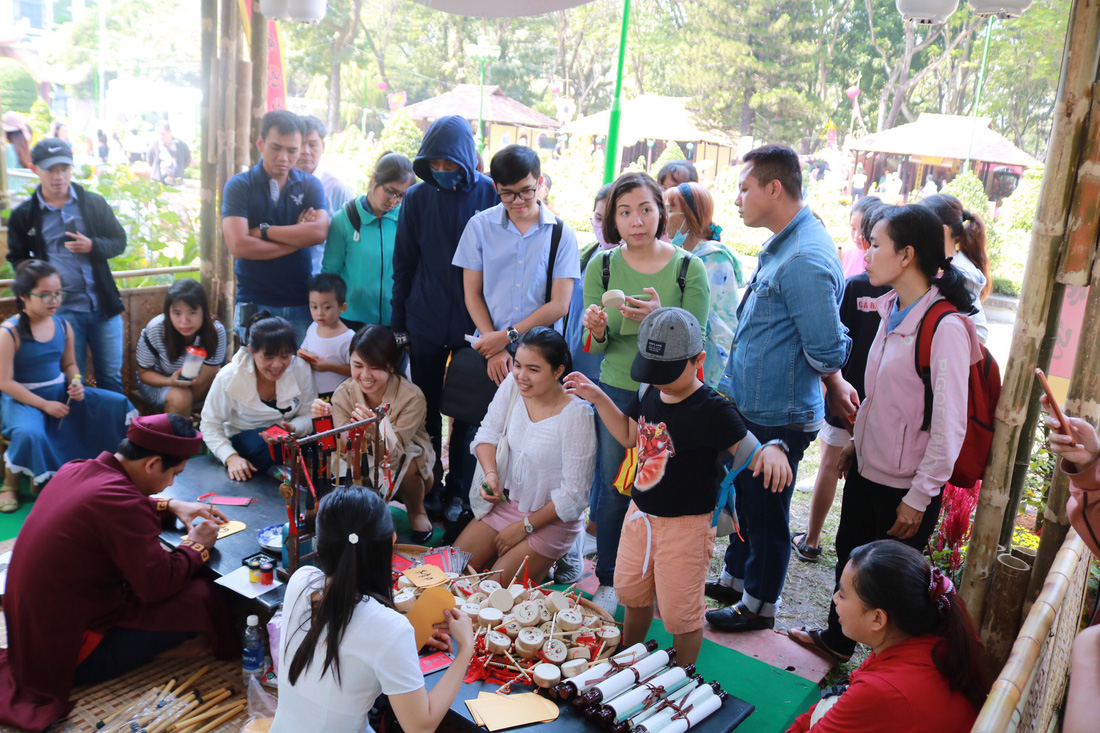 Bánh chưng, bánh giầy, bánh tét - linh hồn Tết Việt! - Ảnh 11.